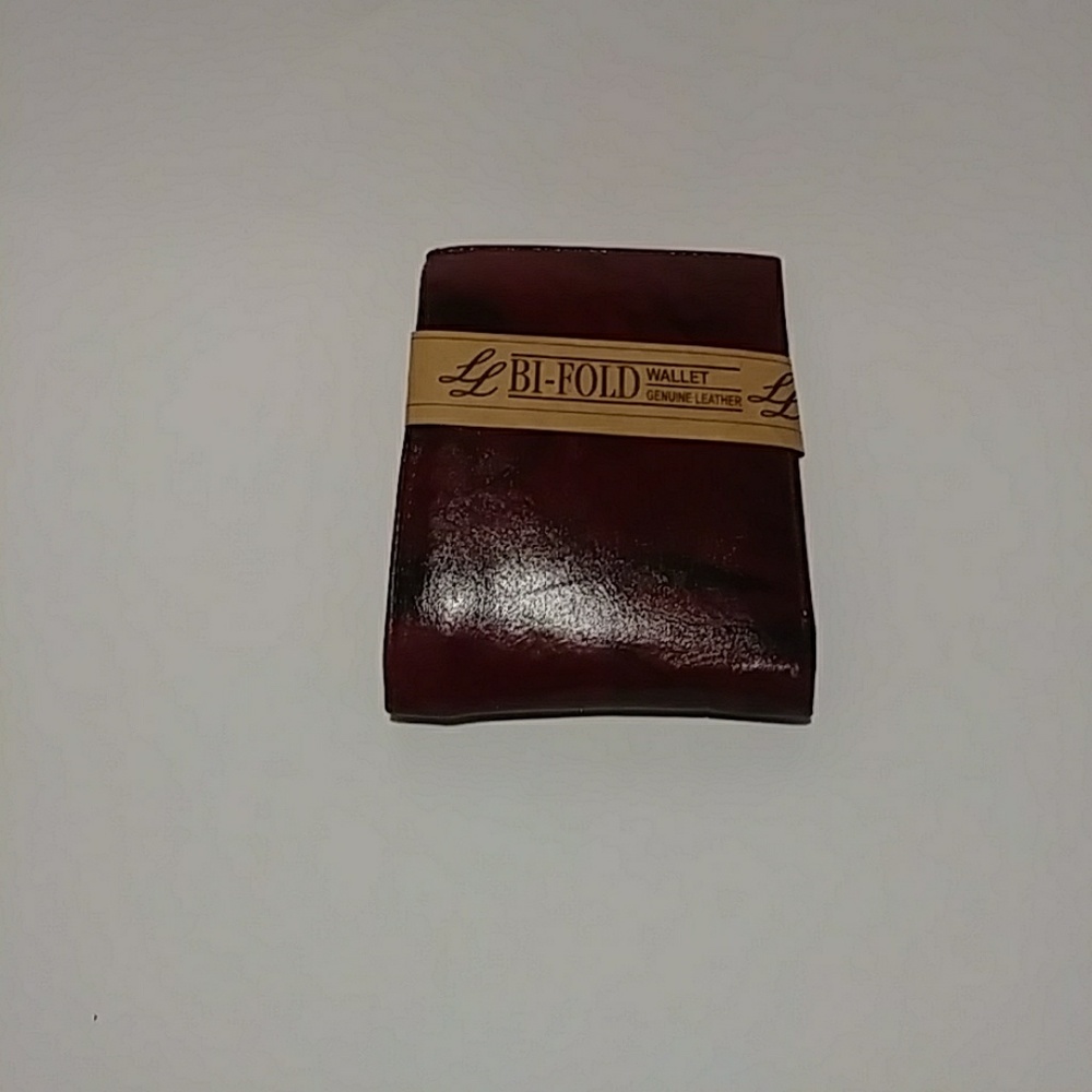 Mens Burgundy BI-Fold Wallet.